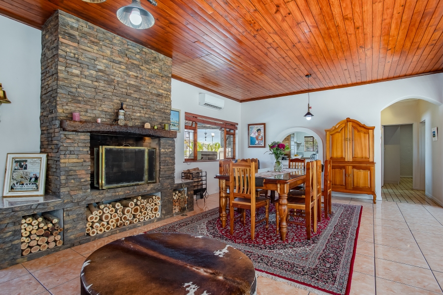 5 Bedroom Property for Sale in Uitsig Western Cape